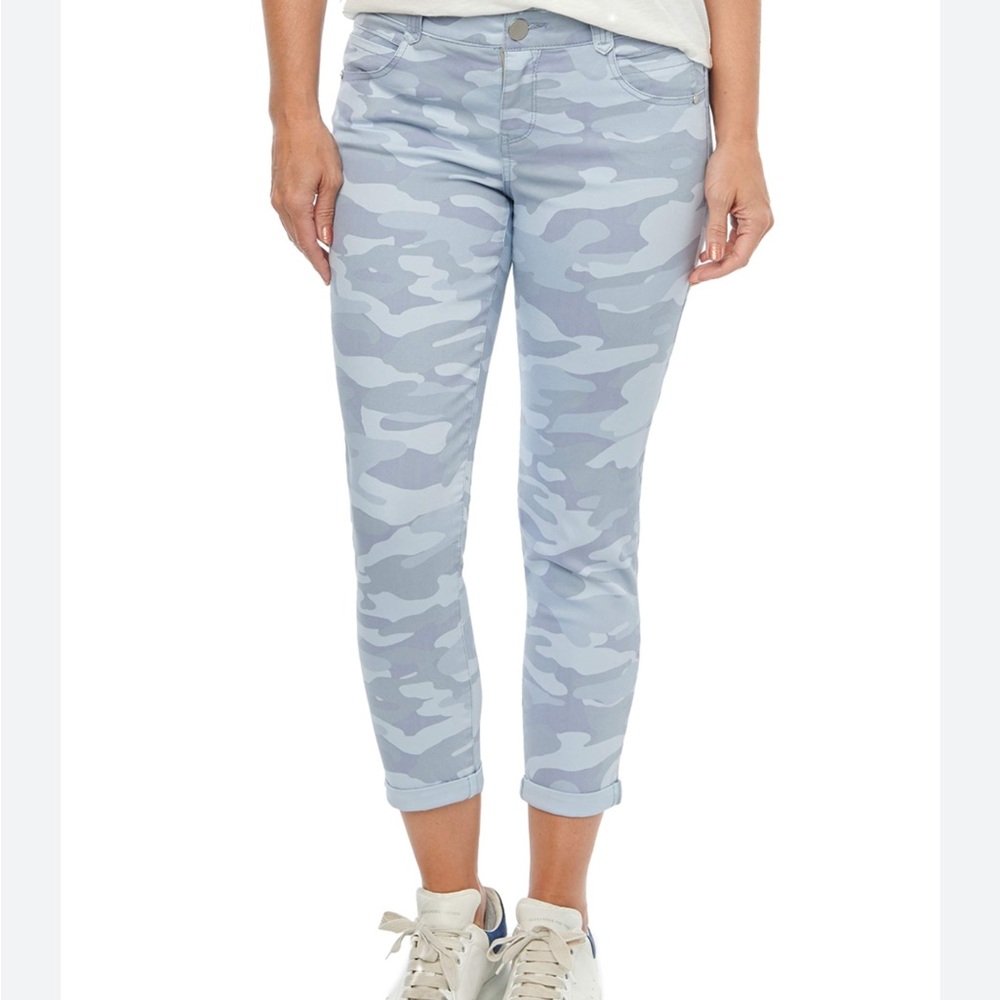 Democracy Women's Light Gray Camouflage Ankle Jeans